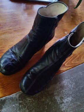 Gentle Souls Black Leather Ankle Boots with Side Zip Fits 8.5